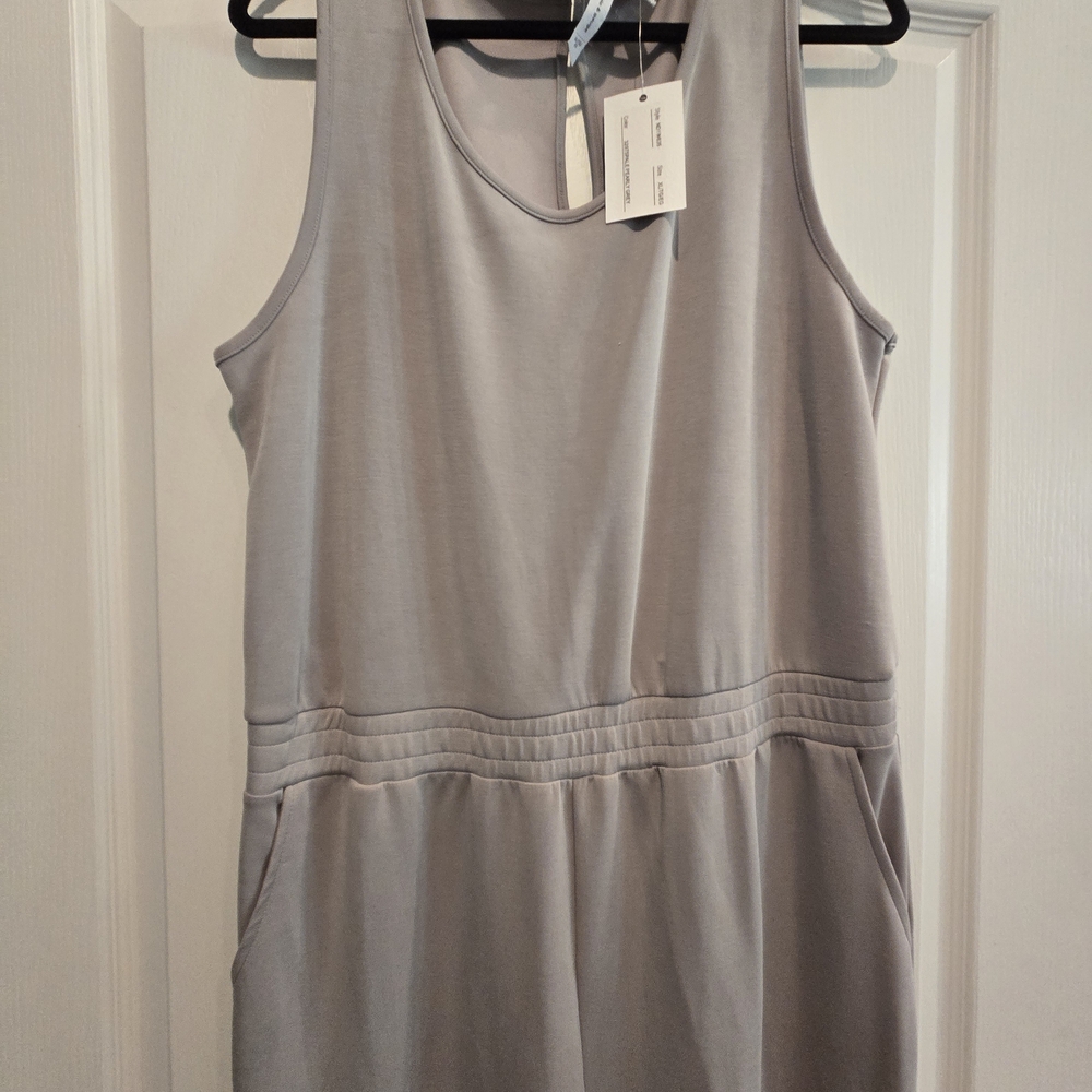 Cable & Gauge Gray Jumpsuit with flare legs & elastuc waist.